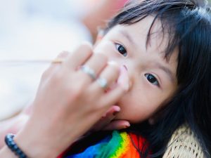 آیا استفاده از رنگ انگشتی برای صورت کودکان مضر است؟ | انتخاب رنگ انگشتی ایمن برای پوست صورت