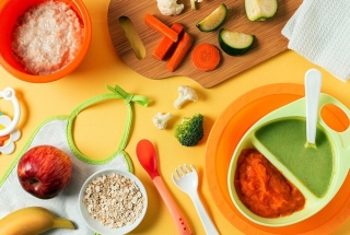 10 ماده غذایی مهم در تغذیه کودکان زیر سه سال