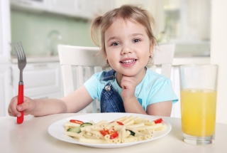 علت بد غذایی کودکان زیر 7 سال چیست؟ + راهکار غذا خور شدن
