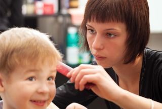 چگونگی کوتاه کردن موی کودک در خانه